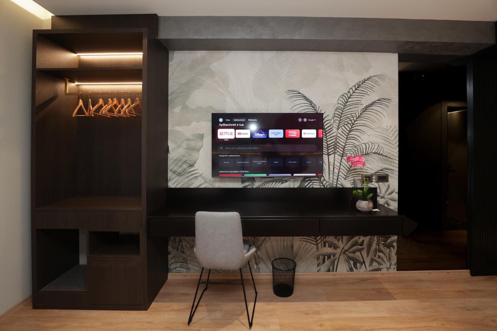Gremmy Boutique Hotel Tirana Exterior photo
