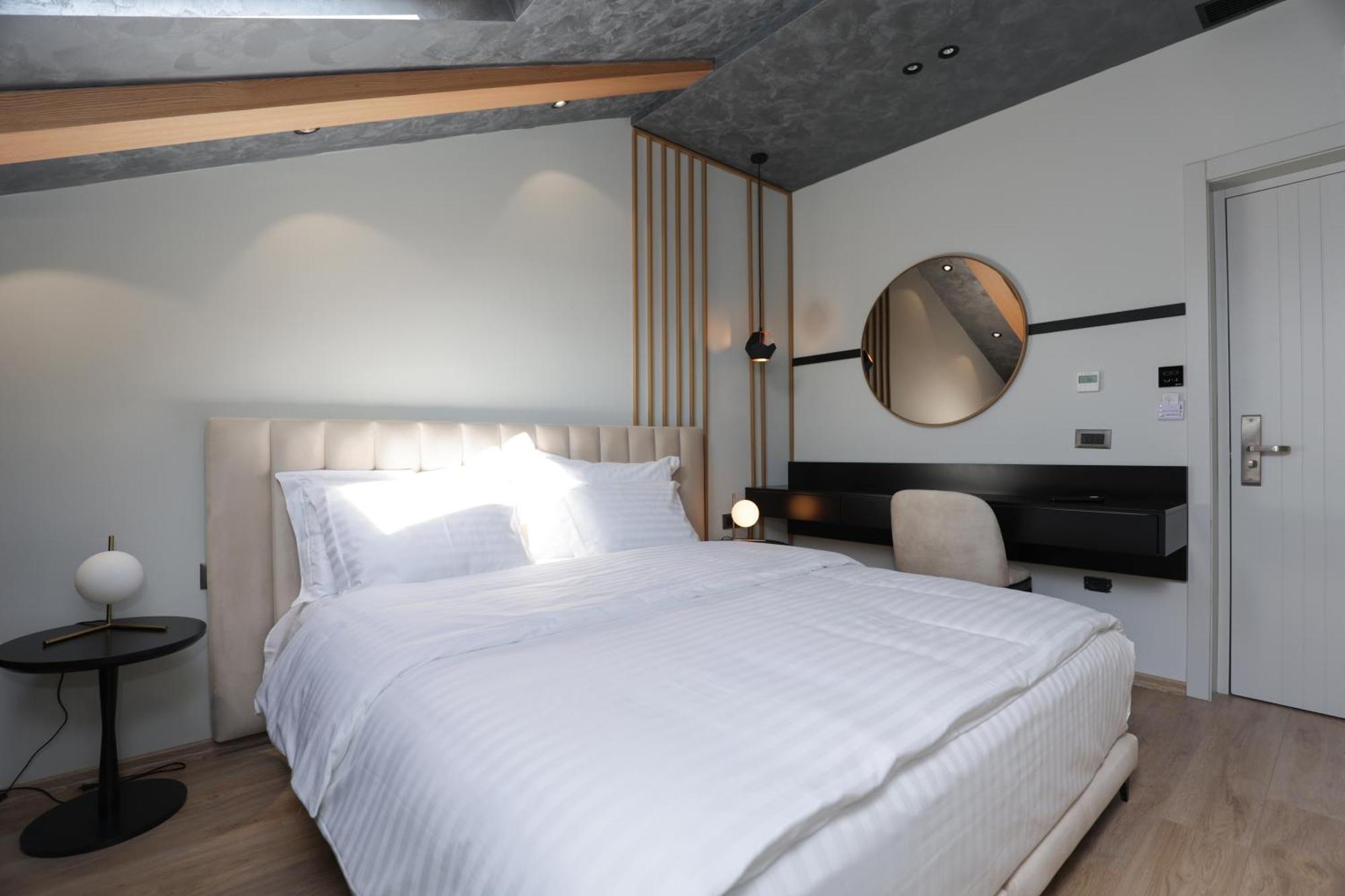 Gremmy Boutique Hotel Tirana Exterior photo