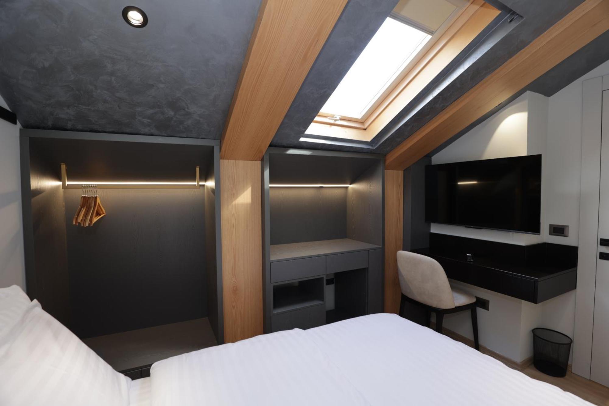 Gremmy Boutique Hotel Tirana Exterior photo