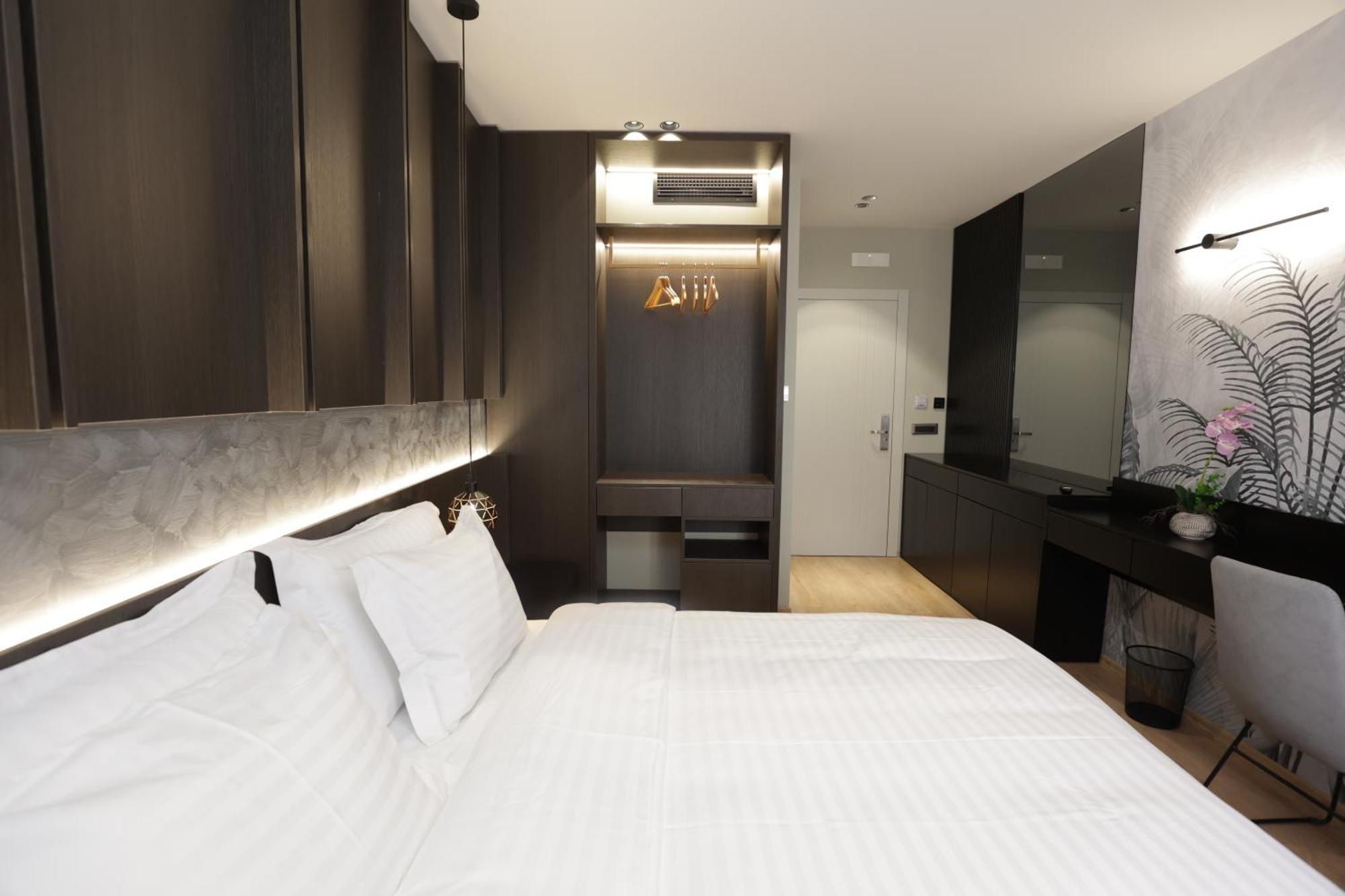 Gremmy Boutique Hotel Tirana Exterior photo